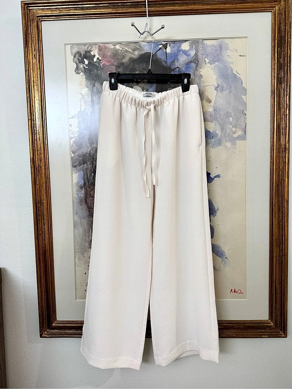 Aritzia Artisan Pant - Crepette Wide Leg Pants in White Size Medium Short
